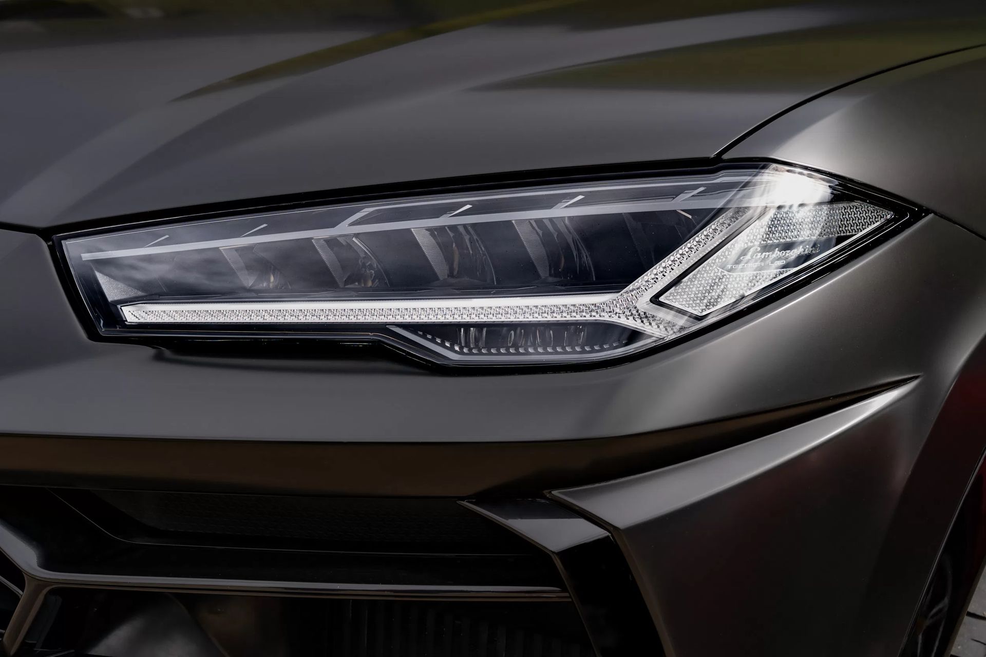 Lamborghini Urus photographed by Car Studio